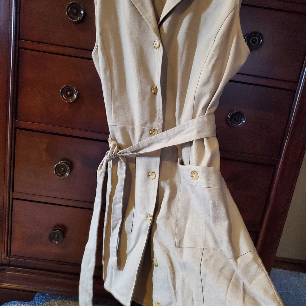 Sleeveless khaki dress